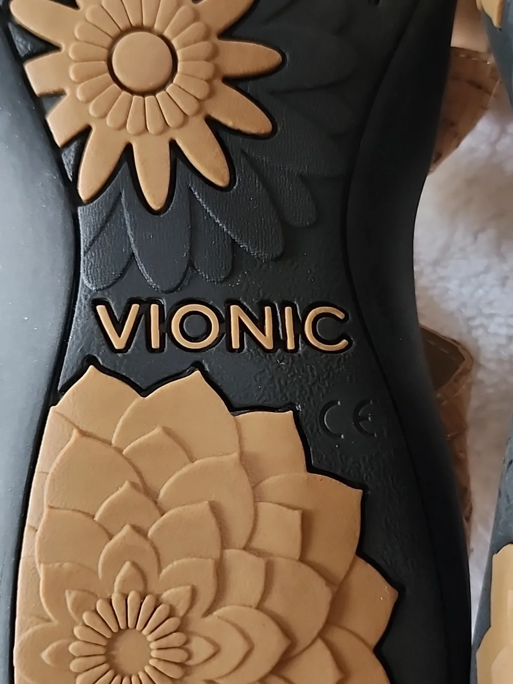 Vionic Amber Women's Cork-Textured Tan & Gold Sandals Size 9 Preowned - Picture 9 of 10